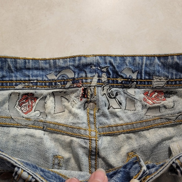 GRAIL Stylish Light Wash Jeans with Embroidery - Picture 7 of 10